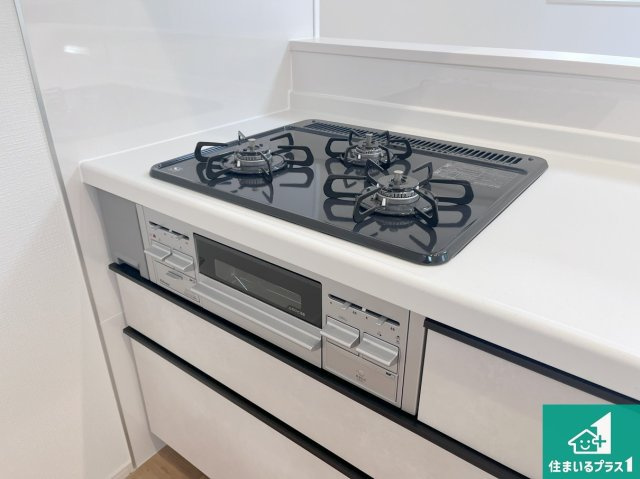 明石市中朝霧丘　第2期　未入居の設備|ダブル高火力Ｓｉセンサー付きコンロ！３口あるので、まとめて料理をする時も大活躍！