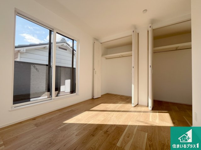 明石市中朝霧丘　第2期　未入居の洋室|寝室は心地よい眠りについてもらいたくて、シンプルかつ開放的な空間な設計にしています！大きな窓から差し込む日が心地いいです♪