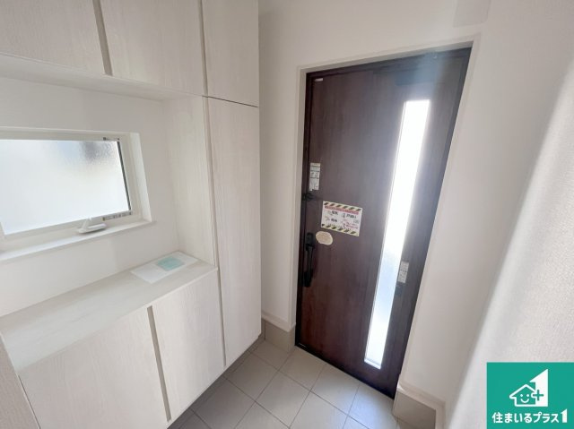 明石市中朝霧丘　第2期　未入居の玄関|シューズボックスにはたくさんの靴が収納できるので玄関周りはいつもスッキリ！ご家族が増えても安心！