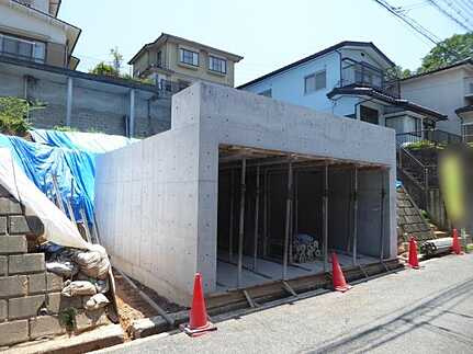 広島市東区馬木3丁目　新築一戸建ての前面道路含む現地写真