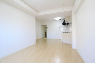 【居間・リビング】 | 入間市駅前ビル | 室内写真は別部屋のため現況優先となります