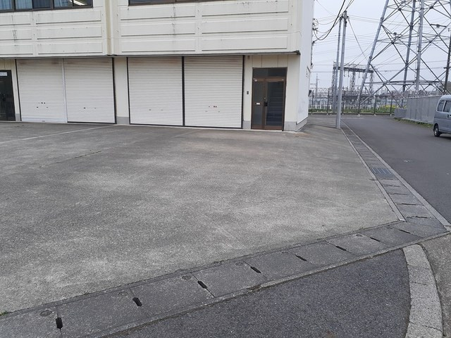 城北２丁目倉庫付事務所の駐車場