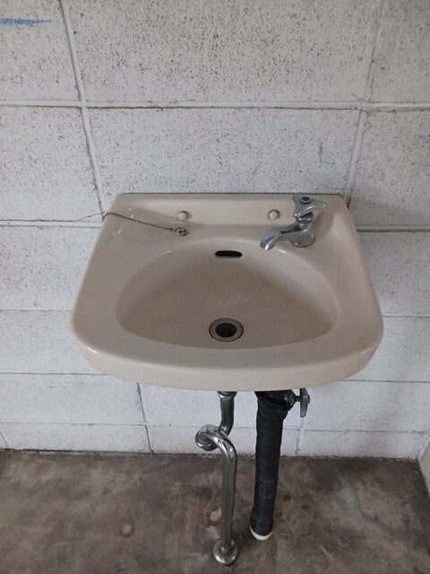 城北4丁目倉庫付事務所の洗面所