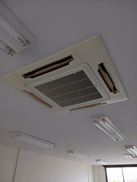 城北4丁目倉庫付事務所の設備