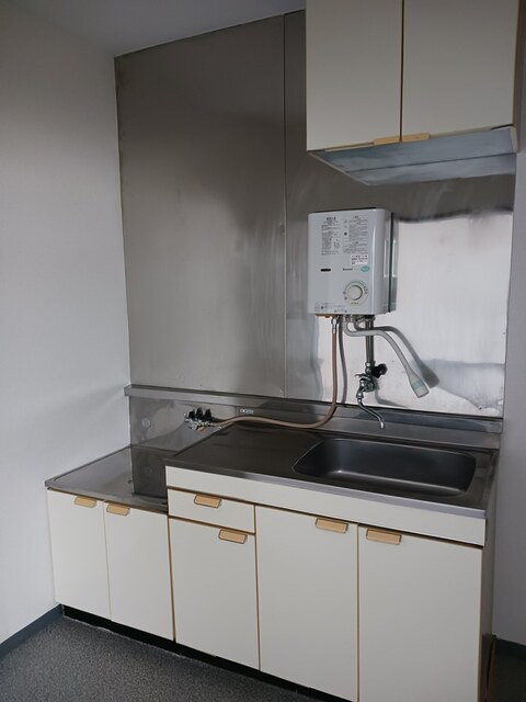 城北4丁目倉庫付事務所のキッチン