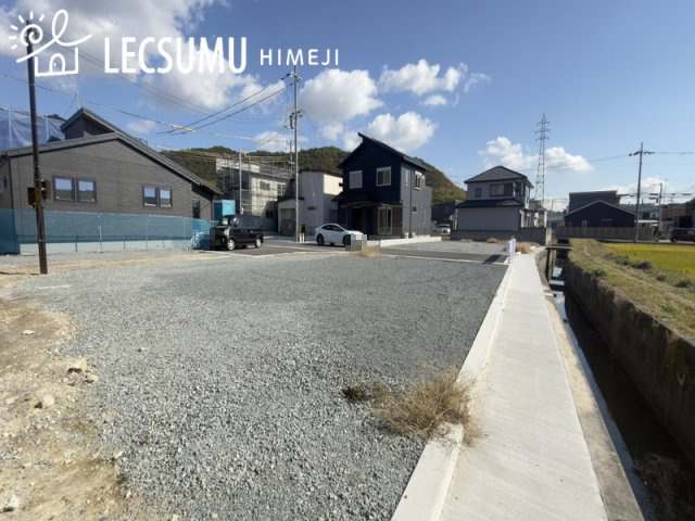 姫路市奥山/売土地の前面道路含む現地写真