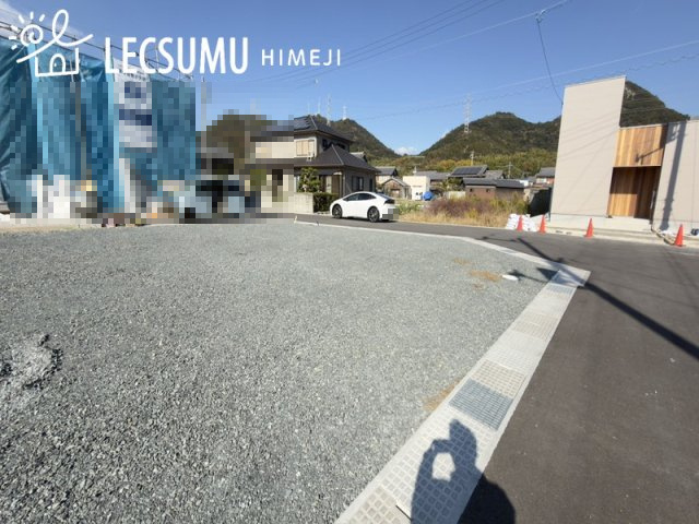姫路市奥山/売土地の前面道路含む現地写真