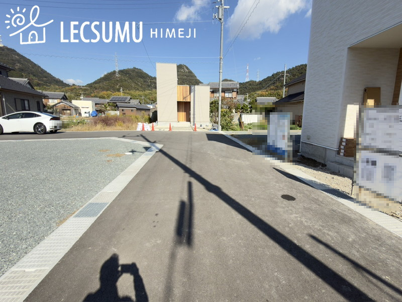 姫路市奥山/売土地の前面道路含む現地写真
