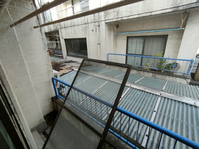 ユアーズマンションのバルコニー|暖かな日差しのふりそそぐバルコニー