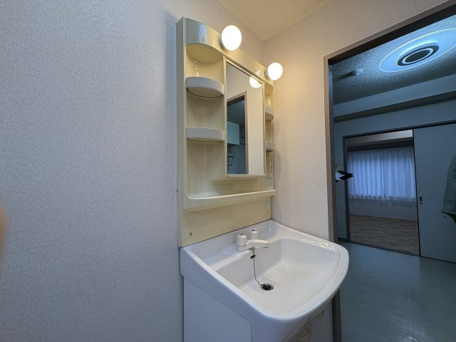 【独立洗面台】 | ユアーズマンション | 脱衣スペースもあります