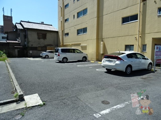 岡山市北区富田町２丁目の駐車場の外観
