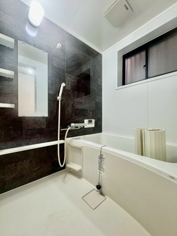 寝屋川市御幸東町の浴室|ゆったり足を伸ばせる広さのある浴室です！
冬にうれしい追い焚き機能付きです。