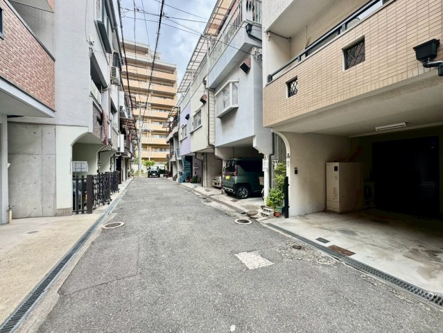 寝屋川市御幸東町の前面道路含む現地写真