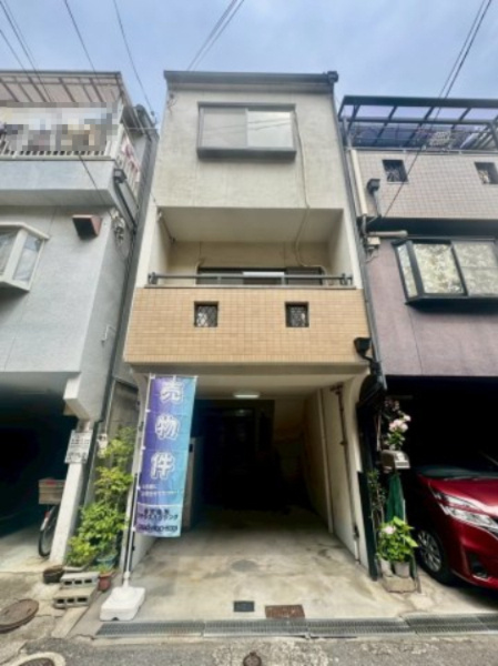 寝屋川市御幸東町の外観|木・鉄筋コンクリート造スレート葺3階建て
