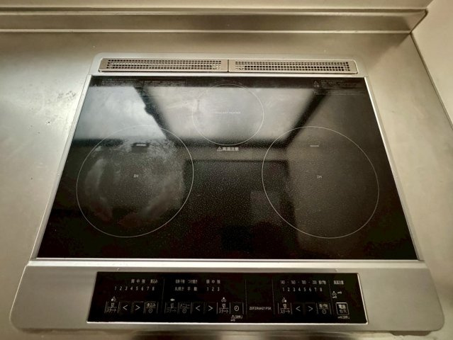 寝屋川市御幸東町のキッチン|IHクッキングヒーターで掃除もらくらくです！