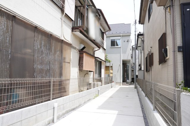 越谷市相模町４丁目の中古一戸建の駐車場