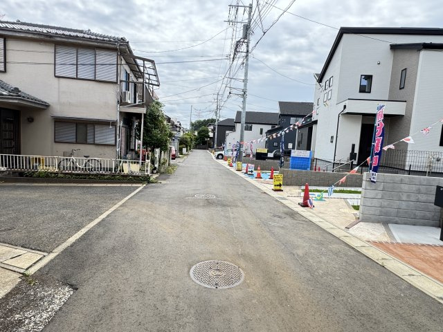 柏市戸張新築戸建（戸張３期）の前面道路含む現地写真|北東側前面道路・幅員約5ｍ