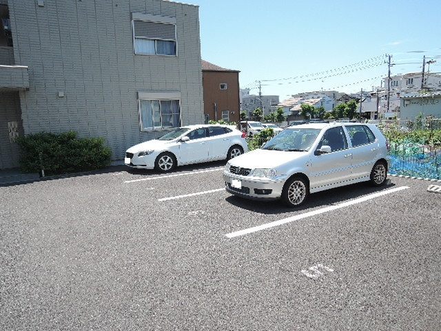 シェル鵠沼海岸SOUTHの駐車場