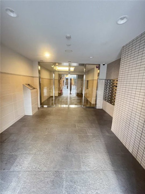 【エントランス】 | レジュールアッシュBENTEN | 落ち着いたエントランスです