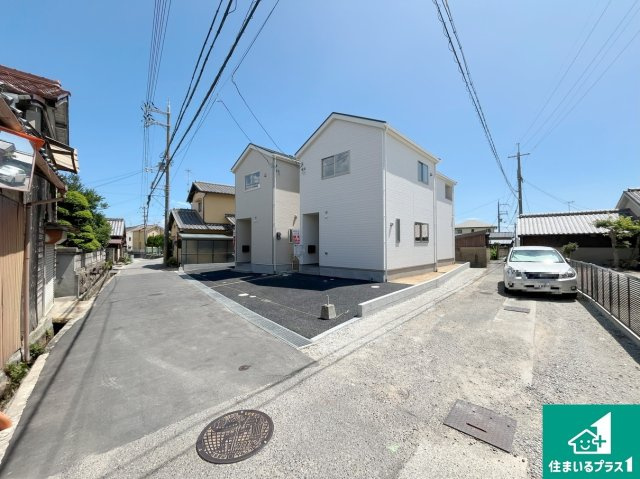 明石市大久保町松陰　第8期　新築一戸建ての前面道路含む現地写真|周辺は閑静な住宅街！前面道路広々で車の出し入れも便利です。駐車が苦手な方でも安心して車庫入れできます！