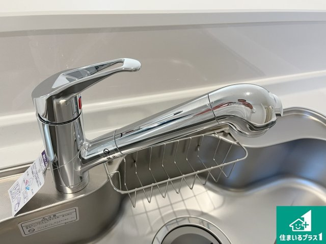 明石市大久保町松陰　第8期　新築一戸建ての設備|浄水器を内蔵！炊飯時、お茶を作る時に安心してお水を使えます！お湯と冷水、浄水と原水、シャワーの切替えもワンタッチです！