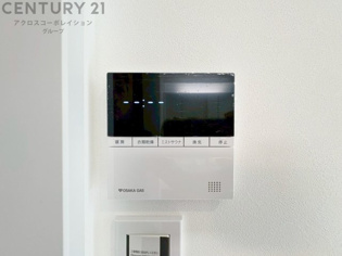 暖房機能があるため、冬場でも温かい浴室で入浴でき、乾燥機能があるため、水気を素早く取り除けます。また、換気機能があるため、湿気を素早く排出してカビや雑菌の発生を防ぐことができます。
