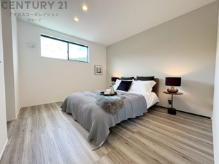 リラックスできるプライベート空間で、快適な睡眠をサポート。個人の好みに合わせたインテリアや寝具で心地良さを追求。プライベートな時間を過ごし、リフレッシュする場所におすすめです。
