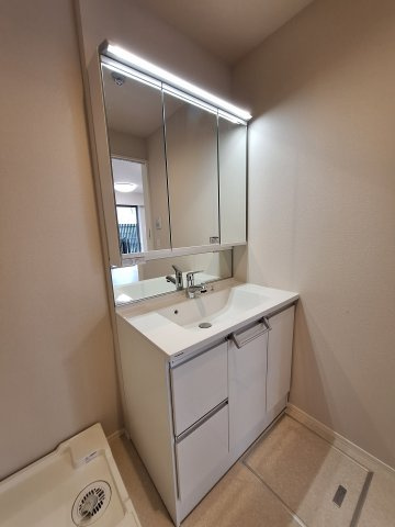 (シニア限定)グラン・シャリオ２昭和記念公園の独立洗面台|鏡面裏に収納あり/ホースヘッド