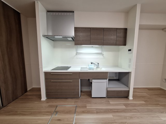 (シニア限定)グラン・シャリオ２昭和記念公園のキッチン|座りながら作業ができるキッチンです。IHで火災予防に配慮