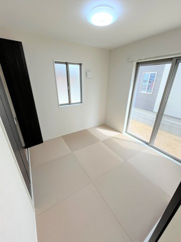 【和室】 | 仲介手数料無料！高千帆小学校に通える新築戸建　山陽小野田市新生２丁目　２号地　ネクサスタウン | リビングにつながる和室は落ち着いた雰囲気を醸し出します