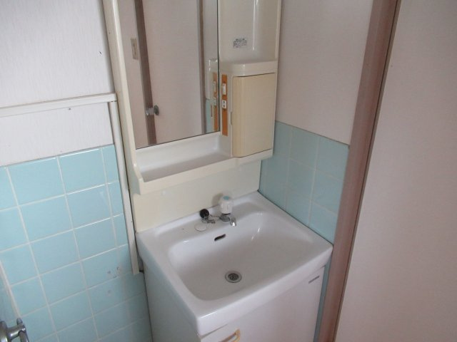 山崎ビルの洗面所|広い洗面スペース