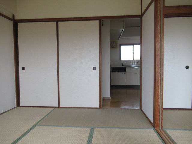 山崎ビルの和室|畳の上でゆっくりとくつろげる和室です