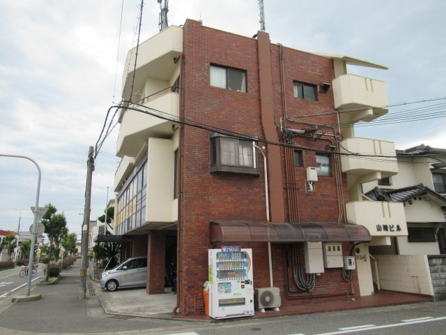 山崎ビルの外観|外観は落ち着いています