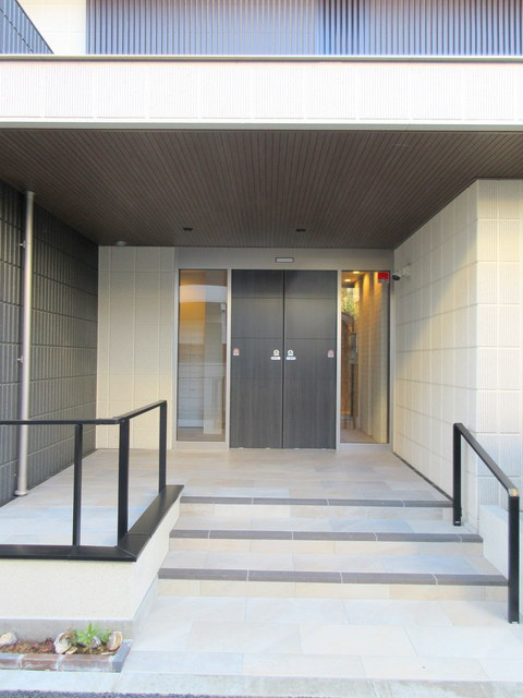 アントルポ・デ・ラ・ピエールのエントランス|★オートロック付エントランス★