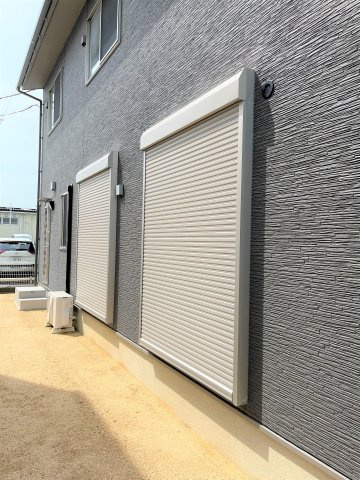 【設備】 | 仲介手数料無料！高千帆小学校に通える新築戸建　山陽小野田市新生２丁目　３号地　ネクサスタウン | シャッター雨戸も標準装備