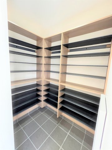 【玄関】 | 仲介手数料無料！高千帆小学校に通える新築戸建　山陽小野田市新生２丁目　３号地　ネクサスタウン | 玄関にはあってうれしいシュークロークも