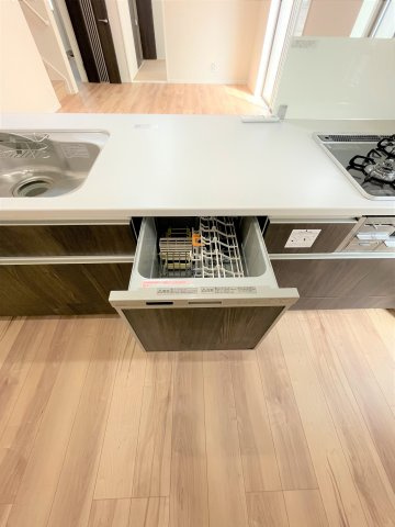 【キッチン】 | 仲介手数料無料！高千帆小学校に通える新築戸建　山陽小野田市新生２丁目　３号地　ネクサスタウン | 食器洗浄乾燥機