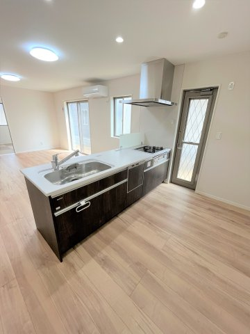 【キッチン】 | 仲介手数料無料！高千帆小学校に通える新築戸建　山陽小野田市新生２丁目　３号地　ネクサスタウン | 使い勝手の良いシステムキッチンで楽しくクッキング♪