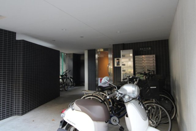 セレナ大島のエントランス