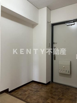 【玄関】 | メガロン御殿山 | 収納もある玄関です