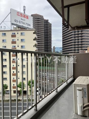 【バルコニー】 | メガロン御殿山 | 外からの目が気にならないバルコニーで洗濯物が干せます