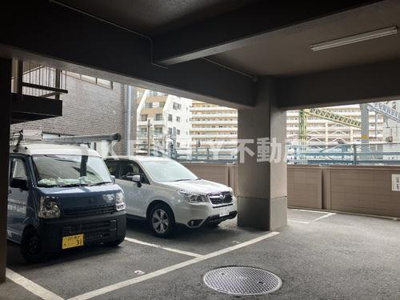 【駐車場】 | メガロン御殿山 | 駐車場に車を止められます