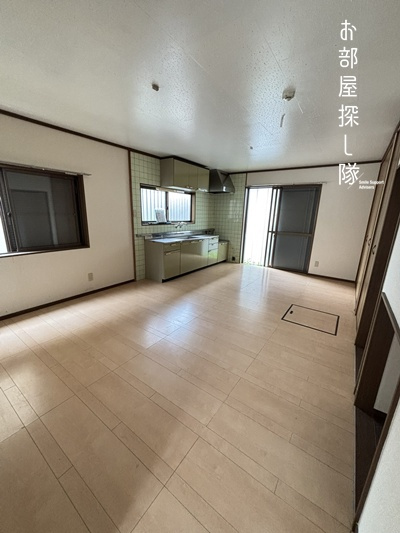 久留米市宮ノ陣町大杜のアパートの居間・リビング