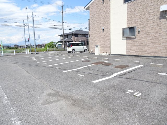 プレシャスの駐車場