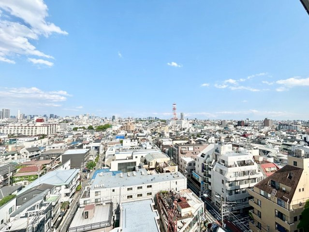 学芸大スカイスクレーパーの展望|最上階ならではの眺望です。陽当たりも風通しも良く気持ちよい日常が送れます。
東、南、南西、北側の東京の景色を望むことができます。