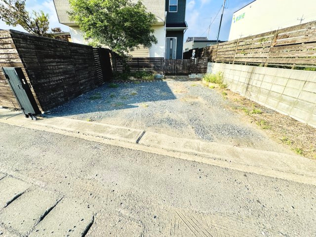 【中古戸建】伊勢崎市国定町一丁目（築12年）の駐車場|2台並列駐車◎3台目も可能です／