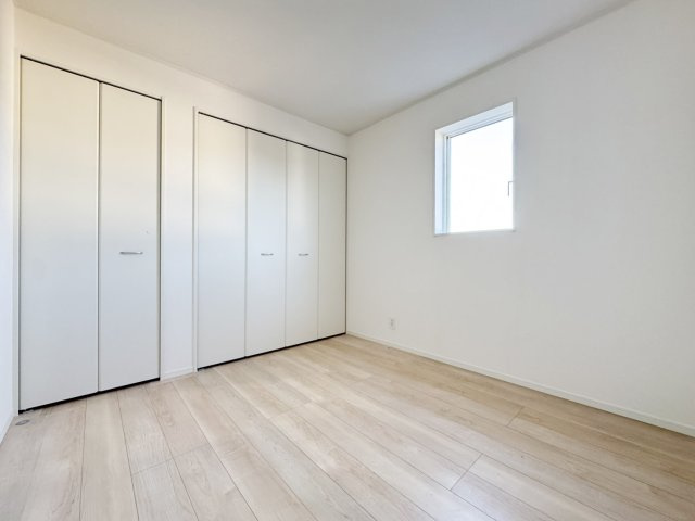 各居室に収納を備えました