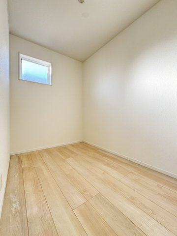 各居室に収納を備えました