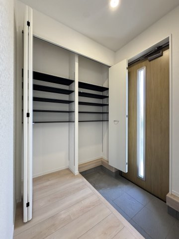 ★先着順販売受付開始！
耐震+制震の家 長者町：住宅性能取得物件：3号棟
◎住宅性能評価取得物件
◎価格への挑戦と性能にもこだわった家
◎西小学校まで徒歩16分
◎備後本庄駅徒歩10分