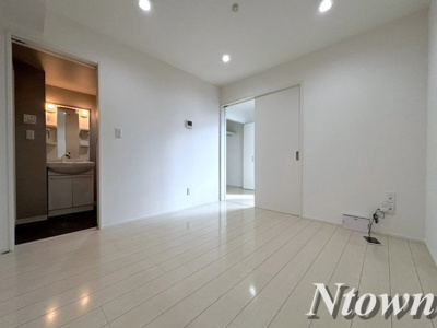 【居間・リビング】 | CASA MEDIO | こちらのリビングで趣味の時間をお楽しみください